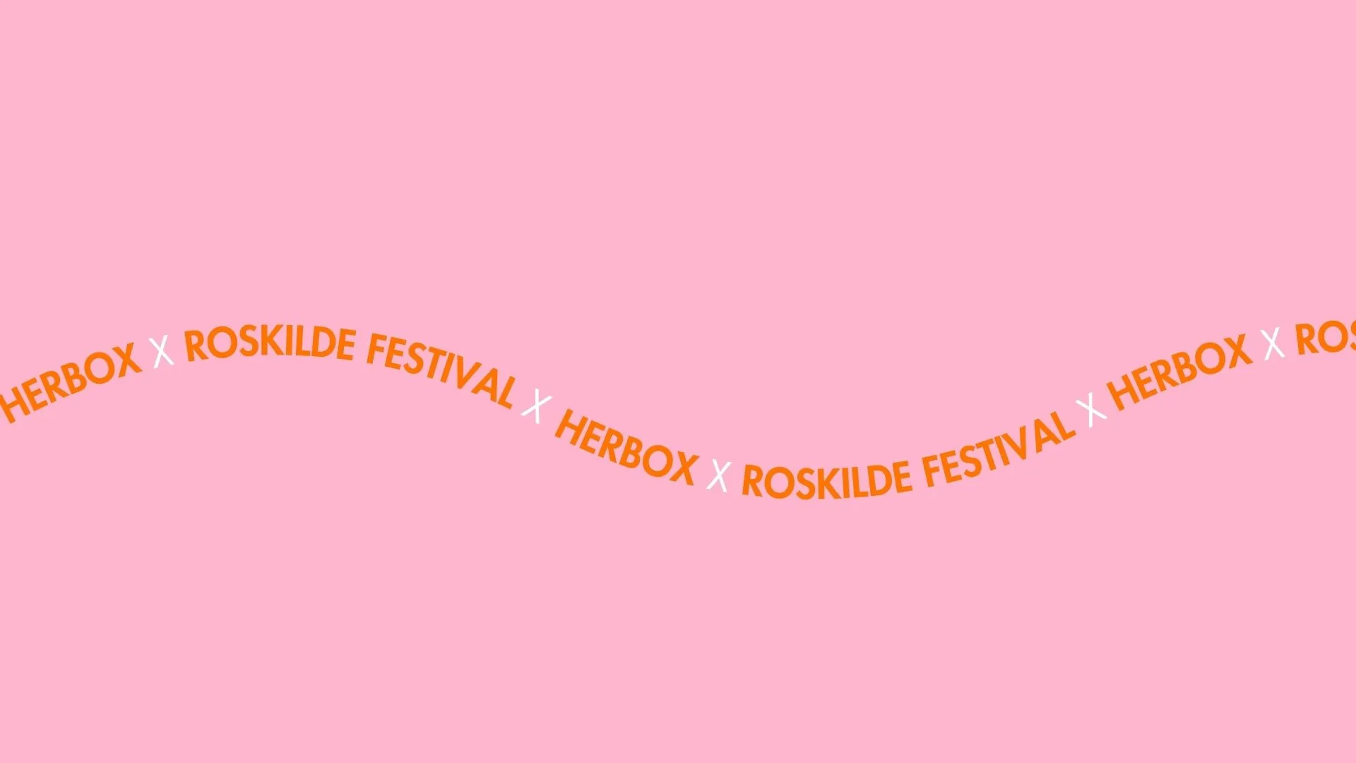 banner med ljusrosa bakgrund, kurvad orange text med herbox och roskilde samt vita kryss